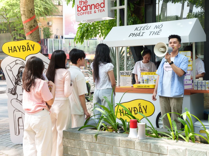 Hoạt động ra mắt sản phẩm mới - trà Kombucha có gaz HAYĐẤY– của Vinamilk thu hút sự quan tâm và bình luận sôi nổi của các bạn trẻ trên mạng xã hội (Ảnh: Minh Anh). ẢNH 3A.jpg