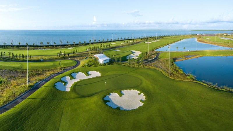 Sân Dragon Golf Links với tầm view khoáng đạt 360 độ view biển anh 3 (13).jpg