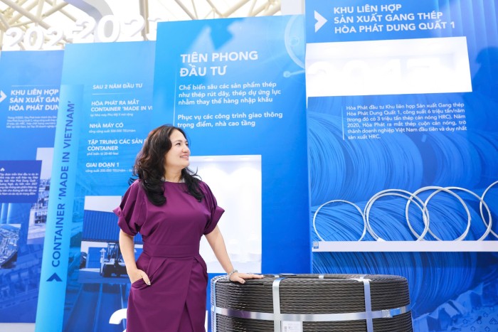 Chị Vũ Thị Ánh Tuyết, Phó Giám đốc Công ty Chế tạo Kim loại Hòa Phát tự hào là đơn vị duy nhất sản xuất cáp thép dự ứng lực tại Việt Nam. Chị Vũ Thị Ánh Tuyết, Phó Giám đốc Công ty Chế tạo Kim loại Hòa Phát tự hào là đơn vị duy nhất sản xuất cáp thép dự ứng lực tại Việt Nam.