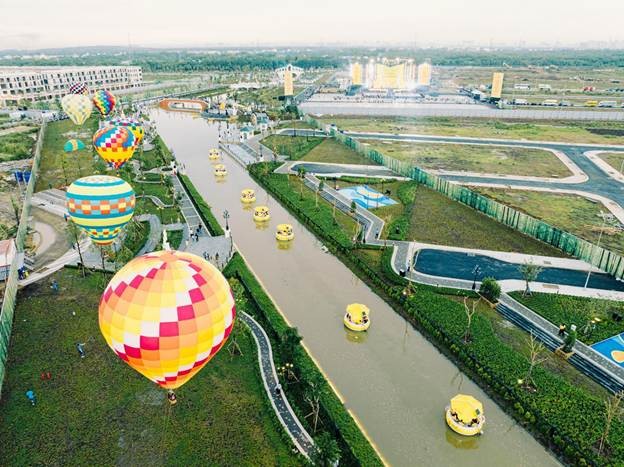 Tận dụng địa thế sẵn có, T&T City Millennia dẫn nối nhánh sông tự nhiên để kiến tạo công trình cảnh quan mang tính biểu tượng và tạo điểm nhấn cho toàn dự án. Tận dụng địa thế sẵn có, T&T City Millennia dẫn nối nhánh sông tự nhiên để kiến tạo công trình cảnh quan mang tính biểu tượng và tạo điểm nhấn cho toàn dự án.