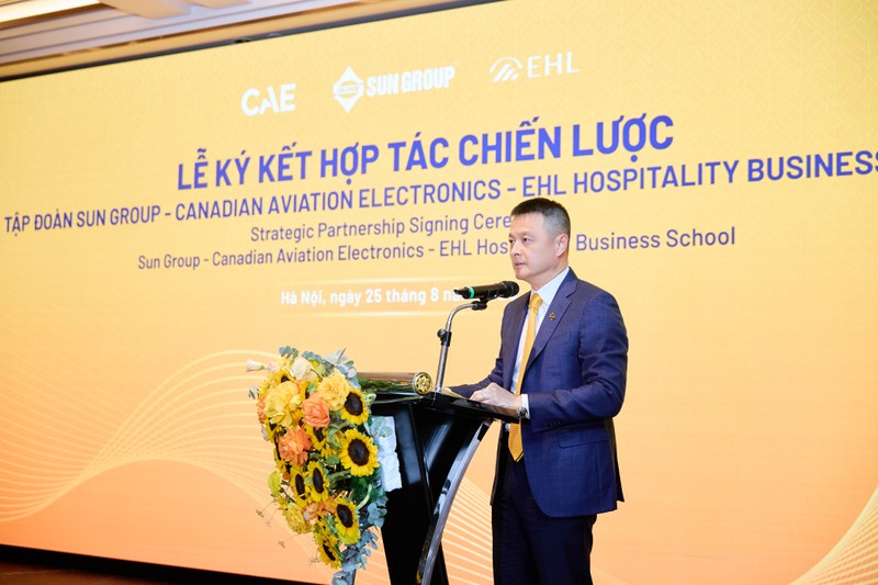 Đại diện Tập đoàn Sun Group nhấn mạnh các học viện sẽ trở thành hình mẫu đào tạo ngành dịch vụ - du lịch - hàng không chuẩn quốc tế tại Việt Nam Sun Group EHL CAE.jpg