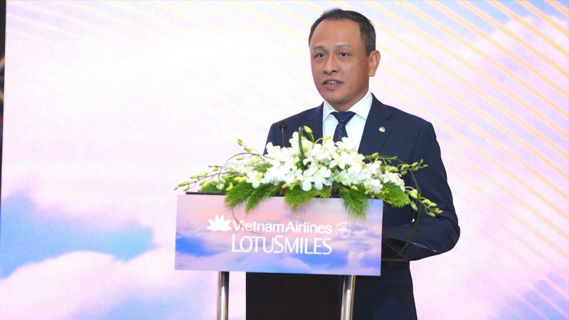 Tổng giám đốc Lê Hồng Hà phát biểu khai mạc Diễn đàn “Hợp tác và gắn kết khách hàng thân thiết 2025” (Vietnam Airlines Loyalty Engagement Forum - VNA LEF 2025) 1. Tổng giám đốc Lê Hồng Hà phát biểu khai mạc Diễn đàn “Hợp tác và gắn kết khách hàng thân thiết 2025” (Vietnam Airlines Loyalty Engagement Forum - VNA LEF 2025).JPG