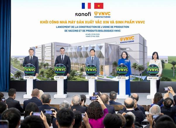 Lễ khởi công Nhà máy Vắc xin và Sinh phẩm VNVC có sự chứng kiến và bấm nút của Tổng thống Pháp Emmanuel Macron trong chuyến thăm và làm việc tại Việt Nam. Ảnh: Hải Nam Lễ khởi công Nhà máy Vắc xin và Sinh phẩm VNVC có sự chứng kiến và bấm nút của Tổng thống Pháp Emmanuel Macron trong chuyến thăm và làm việc tại Việt Nam. Ảnh: Hải Nam