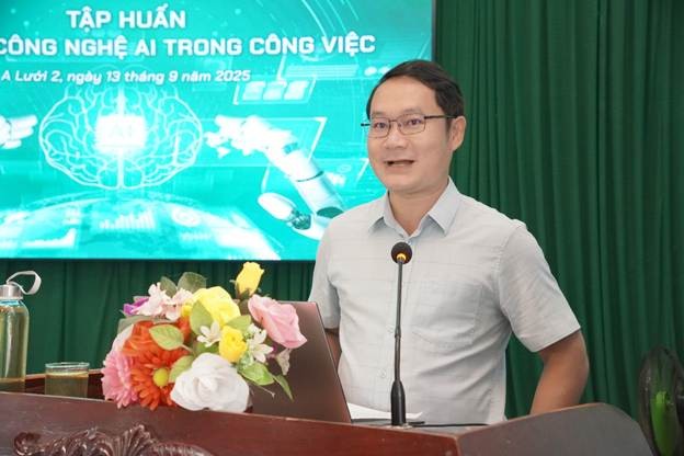 Đồng chí Phan Duy Khanh – Phó Bí thư Đảng uỷ - Chủ tịch HĐND A Lưới 2 phát biểu khai mạc buổi tập huấn Đồng chí Phan Duy Khanh – Phó Bí thư Đảng uỷ - Chủ tịch HĐND A Lưới 2 phát biểu khai mạc buổi tập huấn