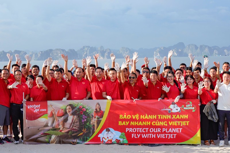 Các chiến binh áo đỏ chung tay hành động vì bãi biển xanh – sạch – đẹp A1 (23).jpg