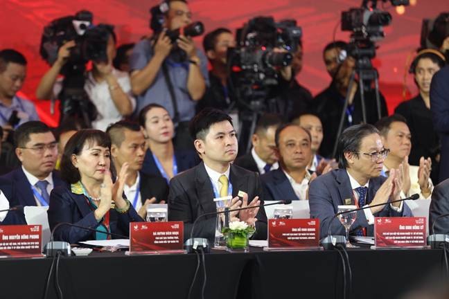 Quang cảnh Phiên đối thoại cấp cao Diễn đàn Kinh tế tư nhân Việt Nam 2025. Quang cảnh Phiên đối thoại cấp cao Diễn đàn Kinh tế tư nhân Việt Nam 2025.