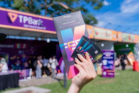 TPBank Mastercard FEST là thẻ tín dụng đầu tiên tại Việt Nam dành cho tín đồ concert và giải trí. TPBank Mastercard FEST là thẻ tín dụng đầu tiên tại Việt Nam dành cho tín đồ concert và giải trí.