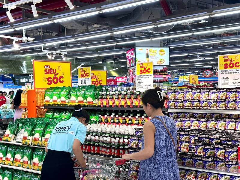 Đa dạng hàng hóa tại siêu thị WinMart Đa dạng hàng hóa tại siêu thị WinMart.jpg