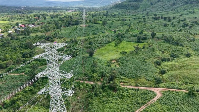 Tuyến đường dây truyền tải 220kV nối từ Nhà máy điện gió Savan 1 tại Lào đã được hoàn thành chỉ sau 6 tháng thi công, chuẩn bị đấu nối vào hệ thống điện quốc gia Việt Nam trong thời gian tới. Ảnh 3 (33).jpg