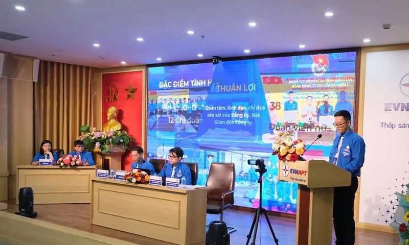 Đ/c Trần Tiến Lộc - UV BTV ĐTN khóa 10 trình bày báo cáo tổng kết Đ/c Trần Tiến Lộc - UV BTV ĐTN khóa 10 trình bày báo cáo tổng kết