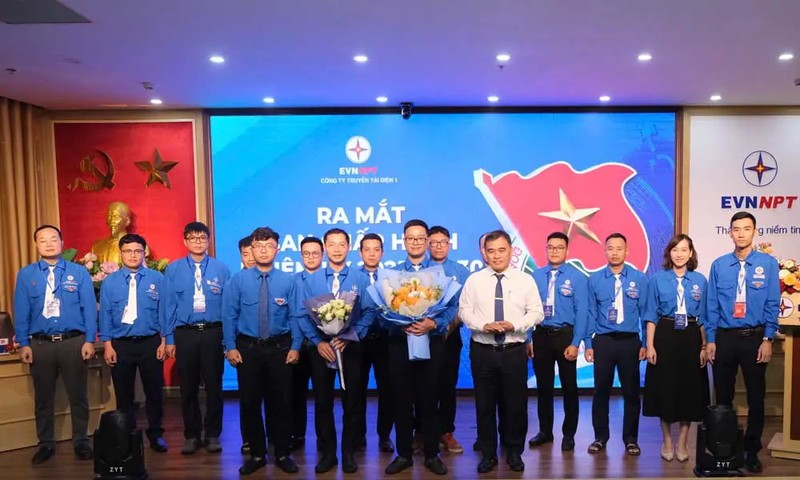 BCH Đoàn thanh niên khóa 2025-2030 ra mắt Đại hội BCH Đoàn thanh niên khóa 2025-2030 ra mắt Đại hội