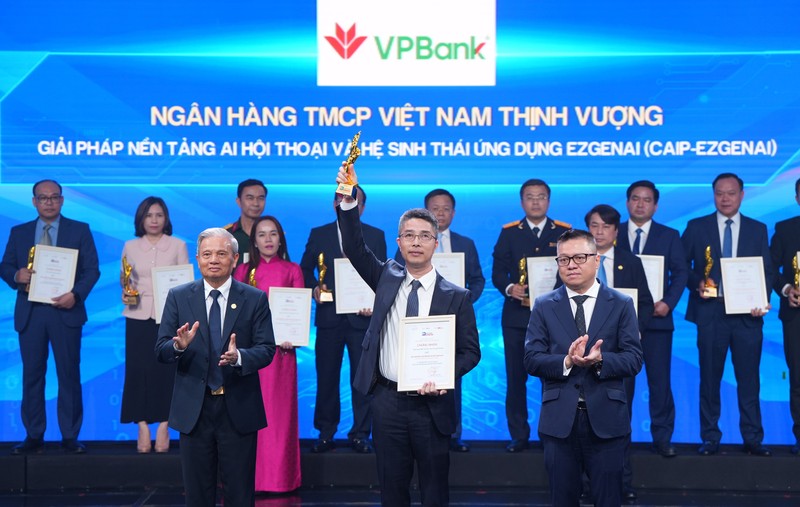 Đại diện VPBank nhận giải tại Vietnam Digital Awards 2025 Anh 1 (20).JPG