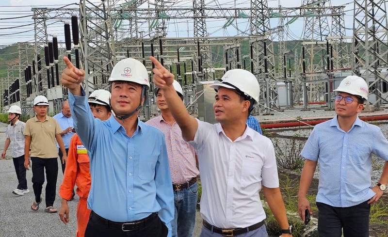 Phó Tổng giám đốc EVNNPT Lưu Việt Tiến và đoàn công tác kiểm tra công tác chuẩn bị ứng phó với bão số 11 tại Trạm biến áp 500kV Quảng Ninh Phó Tổng giám đốc EVNNPT Lưu Việt Tiến và đoàn công tác kiểm tra công tác chuẩn bị ứng phó với bão số 11 tại Trạm biến áp 500kV Quảng Ninh
