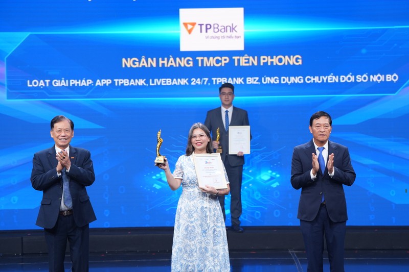 Tại Giải thưởng VDA 2025, TPBank được vinh danh chuyển đổi số xuất sắc với loạt giải pháp công nghệ App TPBank, Livebank 24/7, TPBank Biz, Ứng dụng chuyển đổi số nội bộ. CDC06459.JPG