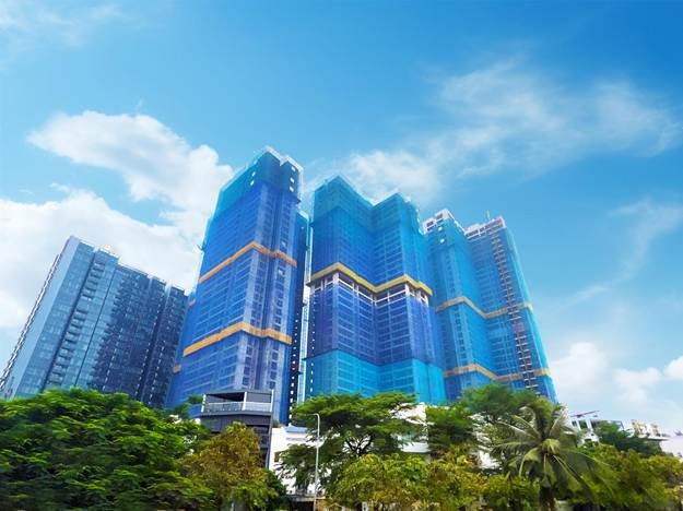 Bên cạnh tòa Sky 1 đã đi vào vận hành, tòa Sky 2-3-4 đã cất nóc và đang trong giai đoạn cấp tốc hoàn thiện, dự kiến sẽ bàn giao từ Quý I/2026. 1760085307414-1936.jpeg