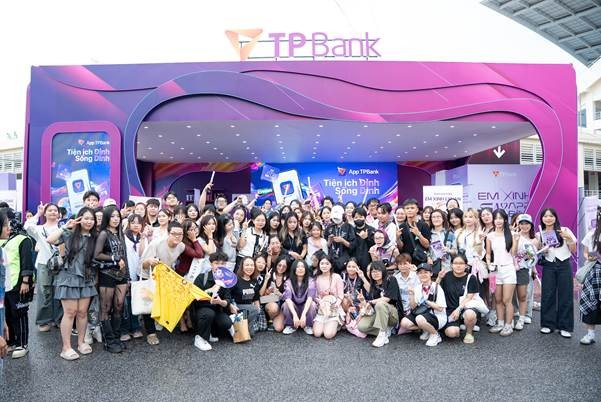 Lyhan có màn giao lưu bất ngờ cùng Xinhiu tại both trải nghiệm của TPBank. Lyhan có màn giao lưu bất ngờ cùng Xinhiu tại both trải nghiệm của TPBank.