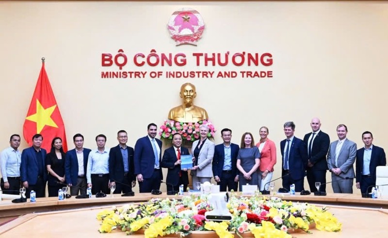 Đại sứ quán Na Uy tại Hà Nội bàn giao Báo cáo “Chuỗi cung ứng điện gió ngoài khơi cho kịch bản phát triển nhanh của Việt Nam” cho Bộ Công Thương, tháng 10/2024. IMG_5969.jpeg