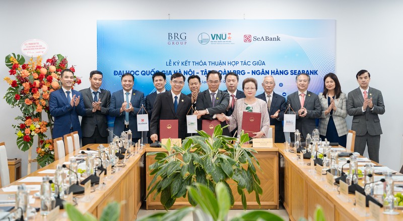 Đại diện Tập đoàn BRG, Ngân hàng SeABank và Đại học Quốc gia Hà Nội ký kết thỏa thuận hợp tác 02 Đại diện Tập đoàn BRG, Ngân hàng SeABank và Đại học Quốc gia Hà Nội ký kết thỏa thuận hợp tác.jpg