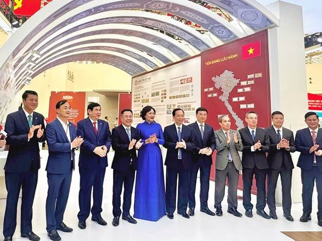 Thống đốc NHNN cùng các lãnh đạo ngành Ngân hàng đồng hành tại Triển lãm “Thành tựu đất nước A80” Thống đốc NHNN cùng các lãnh đạo ngành Ngân hàng đồng hành tại Triển lãm “Thành tựu đất nước A80”
