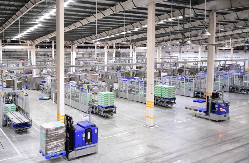 Vinamilk đã khánh thành hai “siêu nhà máy” hiện đại bậc nhất khu vực vào năm 2013 – cột mốc quan trọng đưa ngành sữa Việt Nam vươn tầm thế giới, khẳng định năng lực sản xuất và tiêu chuẩn công nghệ quốc tế. ẢNH 02A (2).jpg