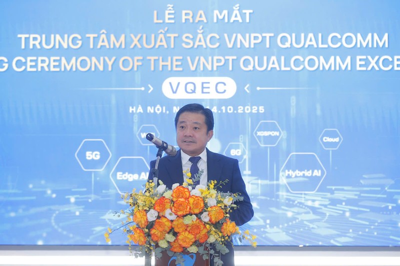 Tổng Giám đốc VNPT Huỳnh Quang Liêm z7118141321432_a16ee7371f4f5b5940e09aa06e7f24e0.jpg