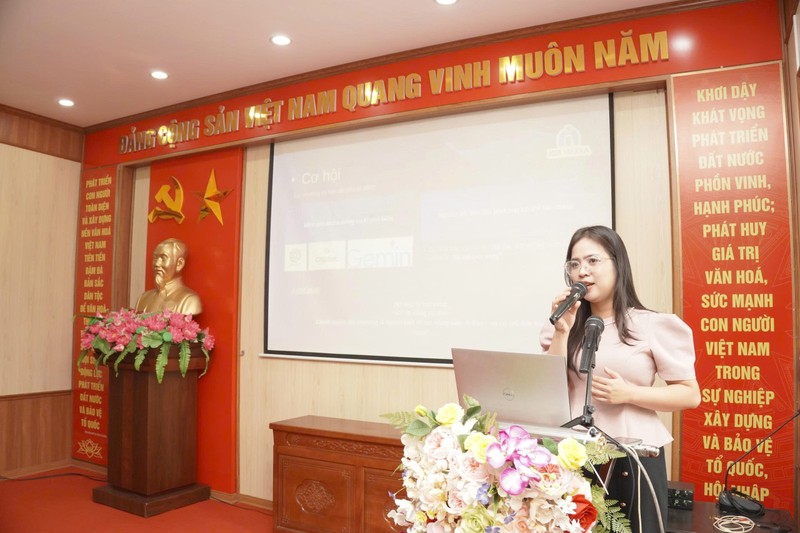 Bà Nguyễn Thị Ngọc Châm – Giám đốc Công ty Cổ phần IGB Media trực tiếp hướng dẫn tại buổi Tập huấn z7122979935054_089ad513a6cb5443fd9f0d2c19bed36c.jpg