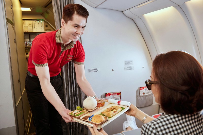 Hành trình bay trở nên đáng nhớ hơn với những món ăn nóng tươi ngon, kết nối tinh hoa ẩm thực Việt Nam và thế giới A4 (15).jpg