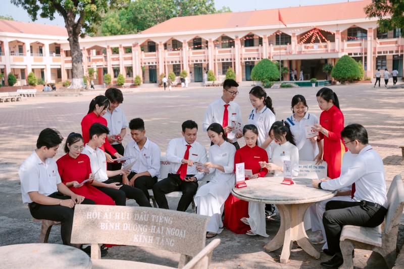 Agribank thực hiện mục tiêu “Không ai đứng ngoài chuyển đổi số” Ảnh 4 (30).jpg