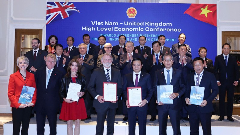 Dưới sự chứng kiến của Tổng Bí thư Tô Lâm, Vietnam Airlines đã ký kết hai bản ghi nhớ hợp tác quan trọng với Dàn nhạc Giao hưởng London và Tổ chức thiện nguyện Facing The World.