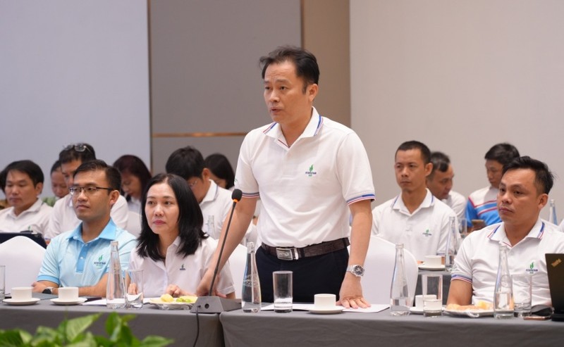 Các đại biểu giao lưu, chia sẻ học hỏi các mô hình hay, cách làm sáng tạo của đơn vị.