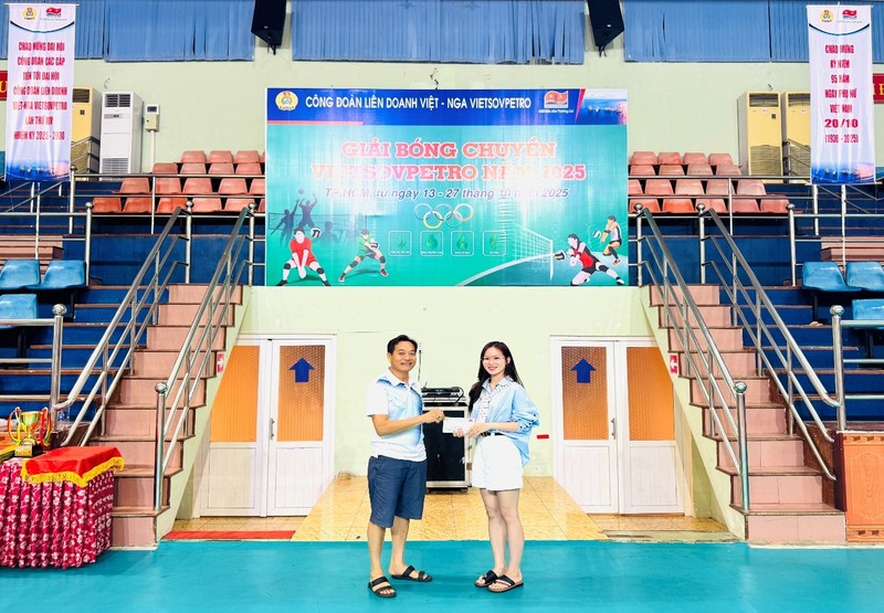 Trao giải phong trào - Bóng chuyền nữ