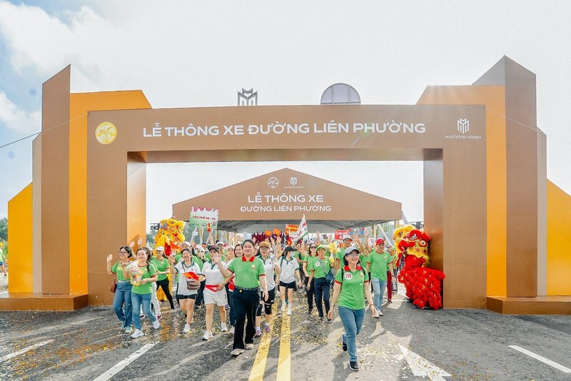 Gần 5.000 người đã tham gia chương trình đi bộ đồng hành “Chung tay xây dựng phường Bình Trưng xanh – văn minh – hiện đại – nghĩa tình” tại khu đô thị The Global City