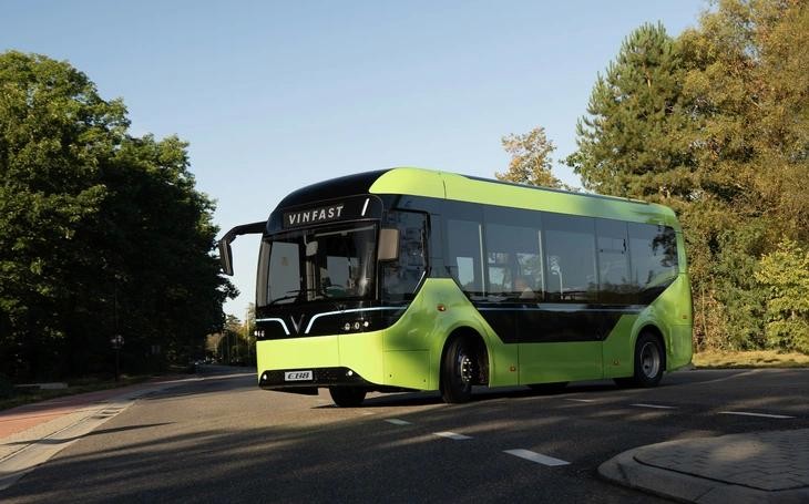 VinFast trúng gói thầu cung cấp 53 xe buýt điện và hạ tầng trạm sạc trị giá gần 260 tỉ đồng do ADB tài trợ - Ảnh: VF