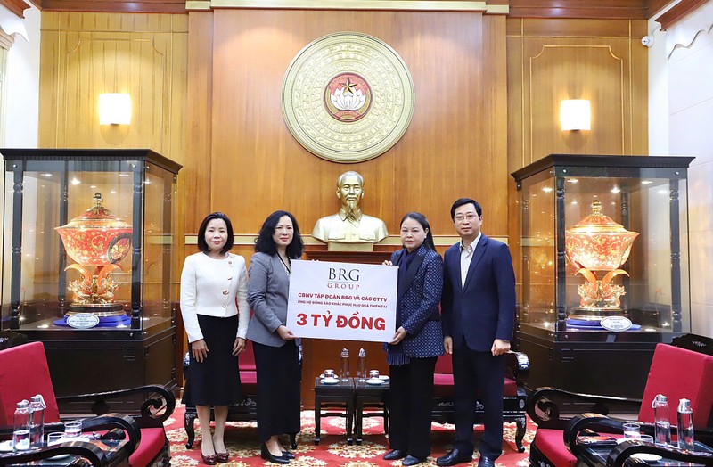 01 Tập đoàn BRG và Ngân hàng SeABank trao 5 tỷ đồng ủng hộ đồng bào khắc phục hậu quả thiên tai (1).jpeg