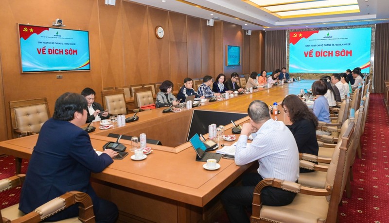 Chi bộ Ban Tổ chức và Quản trị Nguồn nhân lực.