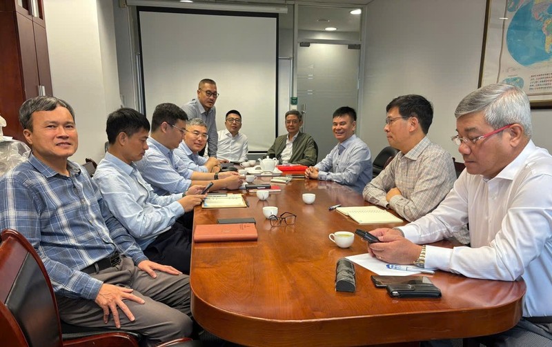 Đồng chí Đỗ Chí Thanh, Ủy viên Ban Thường vụ Đảng ủy, Phó Tổng Giám đốc Petrovietnam sinh hoạt tại Chi bộ Quản lý Đầu tư, thuộc Đảng bộ Ban Kinh tế Đầu tư. Tại buổi sinh hoạt, cùng với các nội dung triển khai, các đảng viên kiểm tra, theo dõi các nội dung trên Sổ tay đảng viên điện tử.