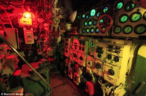 Buồng động lực tàu ngầm diesel.