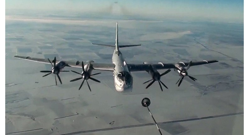 Máy bay ném bom chiến lược Tu-95 của Nga