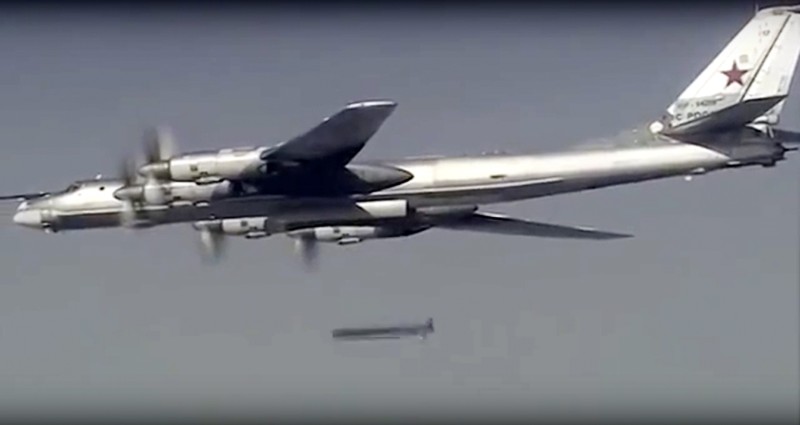 Máy bay ném bom chiến lược Tu-95 phóng tên lửa Kh-101 tiêu diệt phiến quân Syria