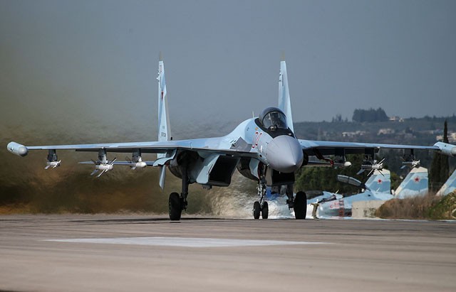 Su-35 ở căn cứ Hmeimim, Syria Su-35 ở căn cứ Hmeimim, Syria