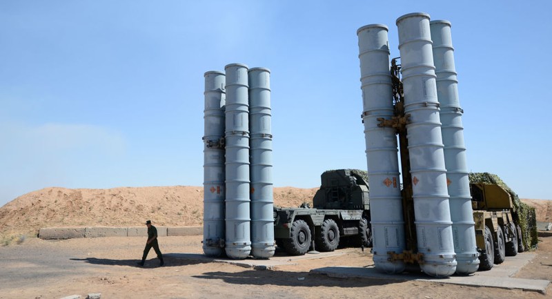 Nga đã chuyển giao các tổ hợp tên lửa S-300 cho Syria sau sự cố máy bay trinh sát IL-20 bị bắn hạ thảm khốc hôm 17/9