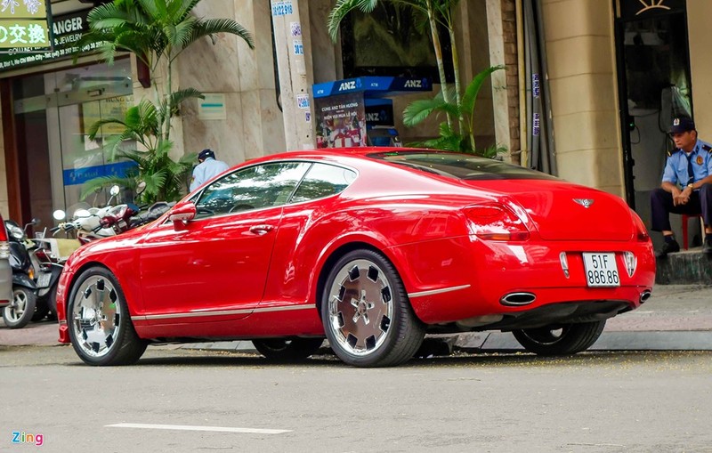 Bentley Continental GT được xây dựng dựa trên nền tảng chiếc sedan cỡ lớn Volkswagen Phaeton.