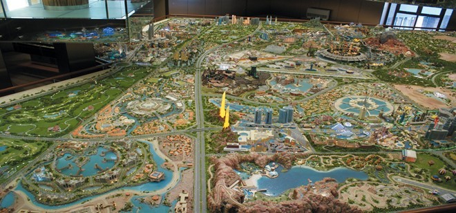 Dubailand - Chi phí: 64 tỷ USD Khu tổ hợp Dubailand có tổng diện tích 278 km2 và dự kiến hoàn thành vào năm 2025. Tại đây sẽ có công viên giải trí theo chủ đề, công trình thể thao, du lịch sinh thái, điểm tham quan khoa học, nhiều khách sạn (6.500 phòng) và trung tâm mua sắm rộng 3 km2. Ảnh:Oddcities.