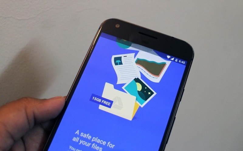 Các dịch vụ lưu trữ đám mây: Các dịch vụ đám mây nhưDropbox, Google Drive, Box, OneDrive,... giúp người dùng trao đổi, đồng bộ dữ liệu giữa các thiết bị Android và PC dễ dàng hơn. Tùy vào nhà cung cấp mà mức độ dung lượng miễn phí khác nhau, Người dùng có thể nâng cấp bộ nhớ, tốc độ truyền tải bằng cách trả thêm phí. Các dịch vụ lưu trữ đám mây: Các dịch vụ đám mây nhưDropbox, Google Drive, Box, OneDrive,... giúp người dùng trao đổi, đồng bộ dữ liệu giữa các thiết bị Android và PC dễ dàng hơn. Tùy vào nhà cung cấp mà mức độ dung lượng miễn phí khác nhau, Người dùng có thể nâng cấp bộ nhớ, tốc độ truyền tải bằng cách trả thêm phí.