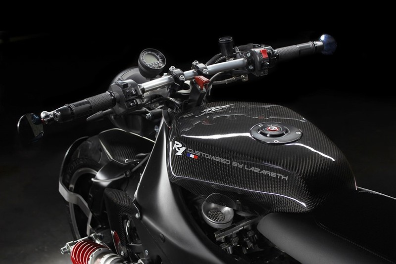 Nhiều bộ phận của sản phẩm độ được Lazareth chế tạo từ sợi carbon. Lớp vỏ bọc bên ngoài bình xăng cũng được làm từ loại vật liệu này, tuy nhiên phần lõi được làm từ nhôm.