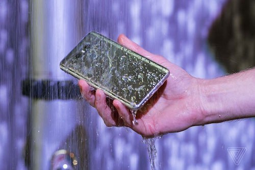 G6chịu nước theo chuẩn IP68. G6chịu nước theo chuẩn IP68.