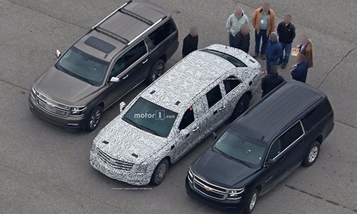 Xe limousine bọc thép mới của tân tổng thống Trump.