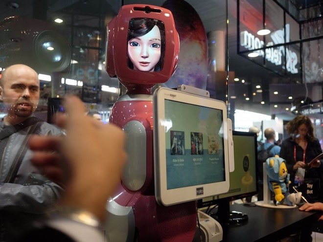 Công nghệ trí tuệ nhân tạo có mặt ở khắp nơi, với nhiều loại robot thú vị. Chúng có thể biểu lộ cảm xúc, nhảy múa hoặc đóng vai trò như trợ lý nhân tạo, giúp người giúp điều khiển các thiết bị thông minh trong căn hộ.