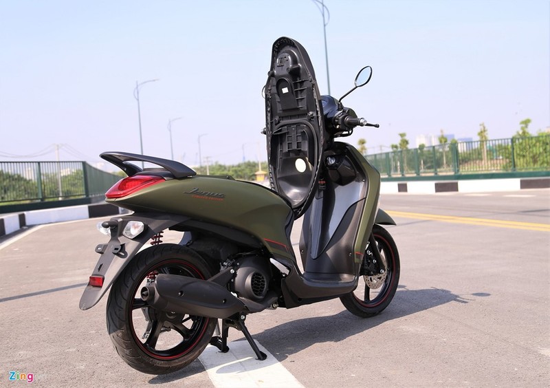 Tại thị trường Việt Nam, Yamaha Janus là đối thủ trực tiếp của Honda Vision. Tại thị trường Việt Nam, Yamaha Janus là đối thủ trực tiếp của Honda Vision.