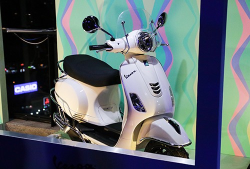 Vespa LX mới bản tiêu chuẩn.